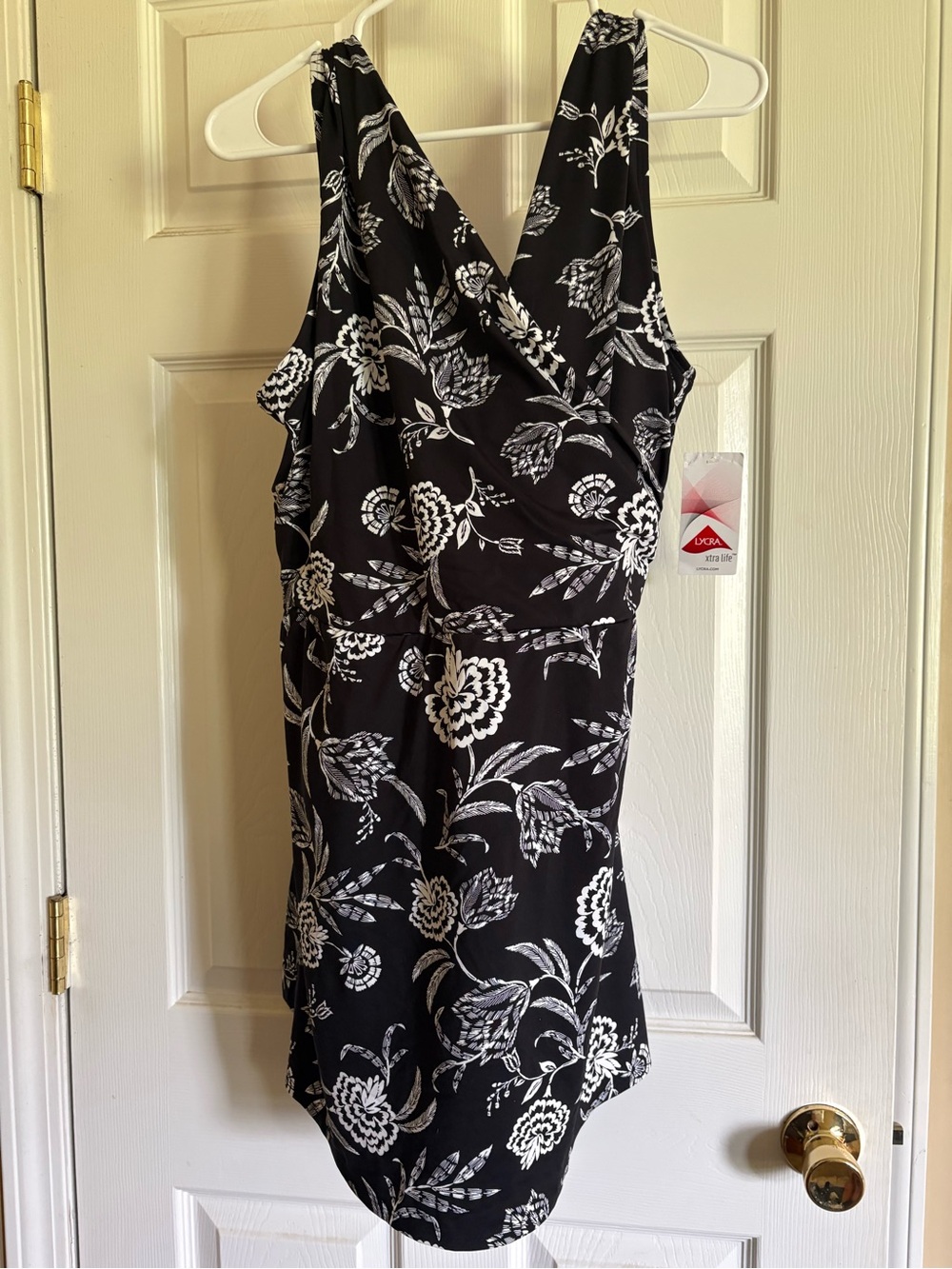 NWT Lands End Black and White Floral V-Neck Dress One-Piece Swimsuit